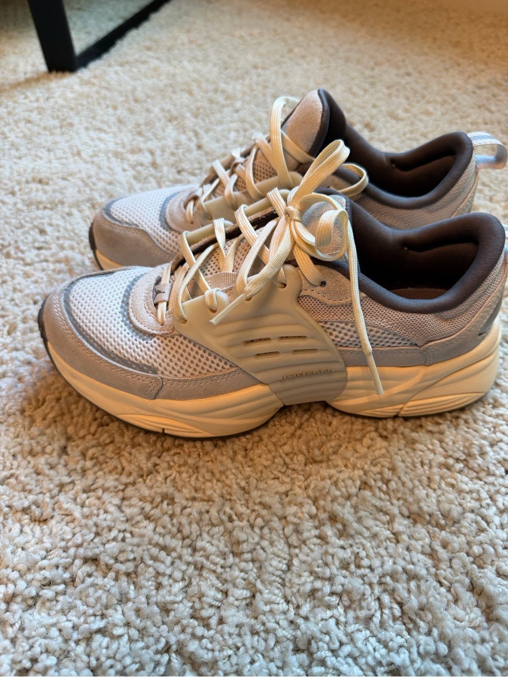 Jordan Kids Sneakers in Cream and Light Gray